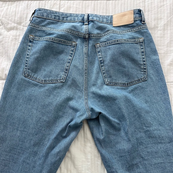 Everlane Curvy Cheeky Jean in light blue wash - Picture 6 of 7